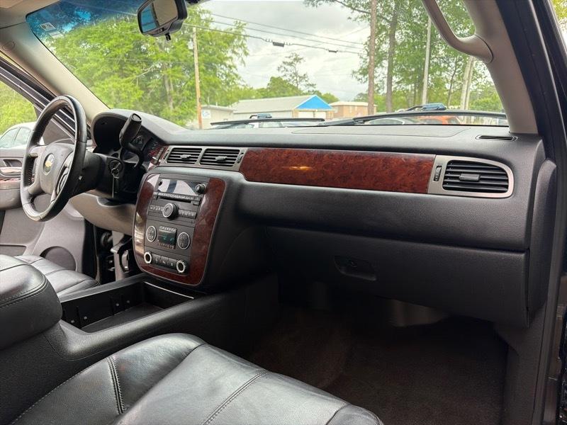 Chevrolet Suburban LT 1500 2WD 2011