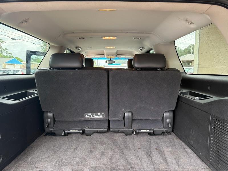 Chevrolet Suburban LT 1500 2WD 2011