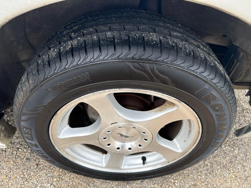 Ford Mustang Standard Coupe 2003