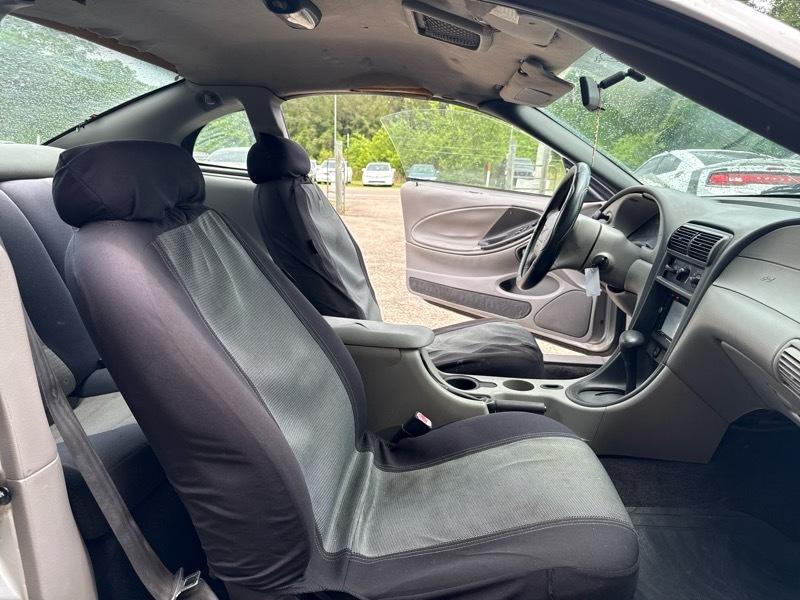 Ford Mustang Standard Coupe 2003