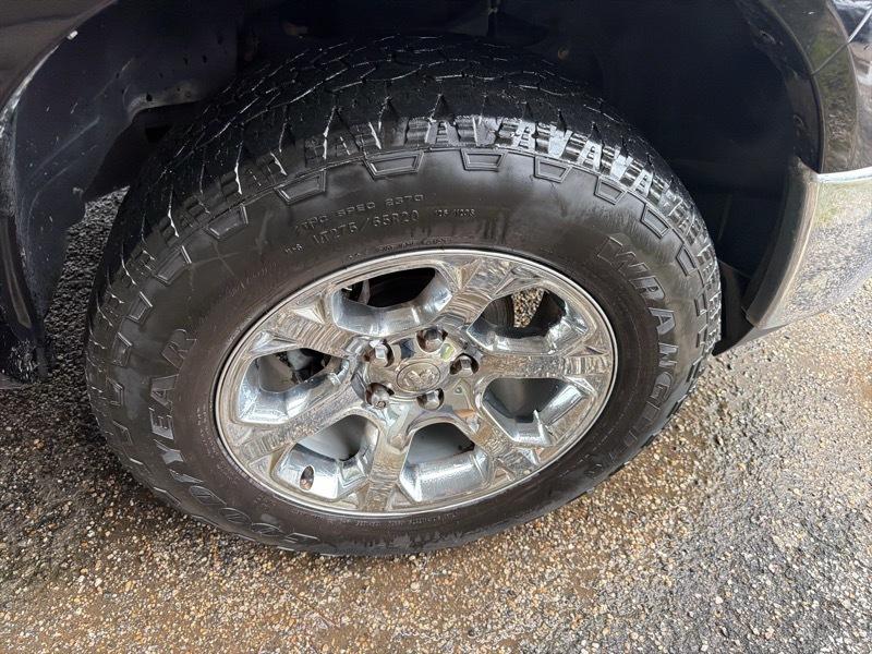 RAM 1500 Laramie Crew Cab SWB 4WD 2014