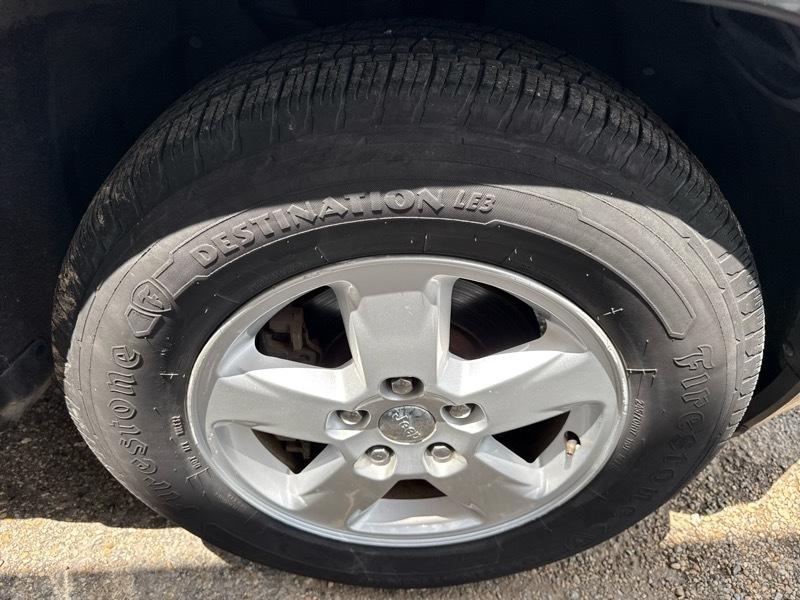 Jeep Grand Cherokee Laredo 2WD 2011