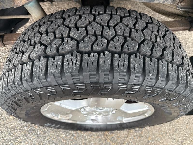 Toyota Tundra 4WD CrewMax 145.7" 5.7L SR5 (Natl) 2008
