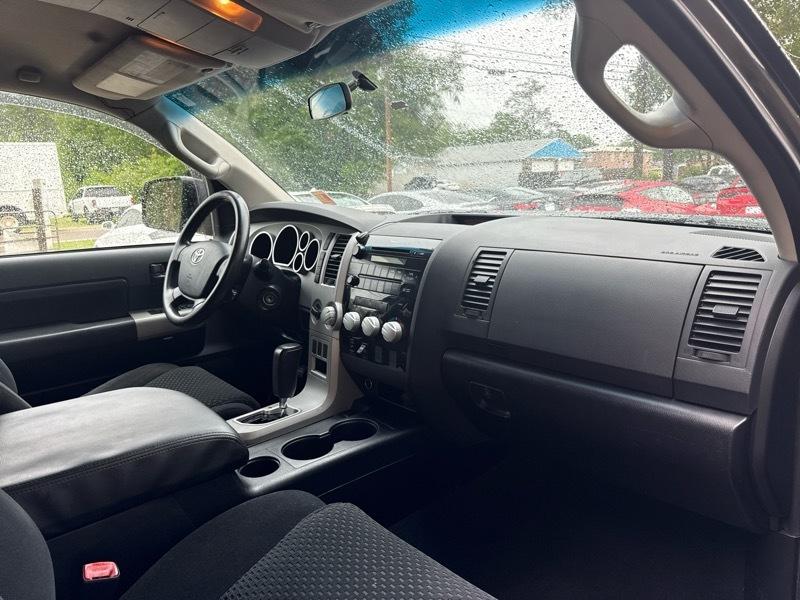 Toyota Tundra 4WD CrewMax 145.7" 5.7L SR5 (Natl) 2008