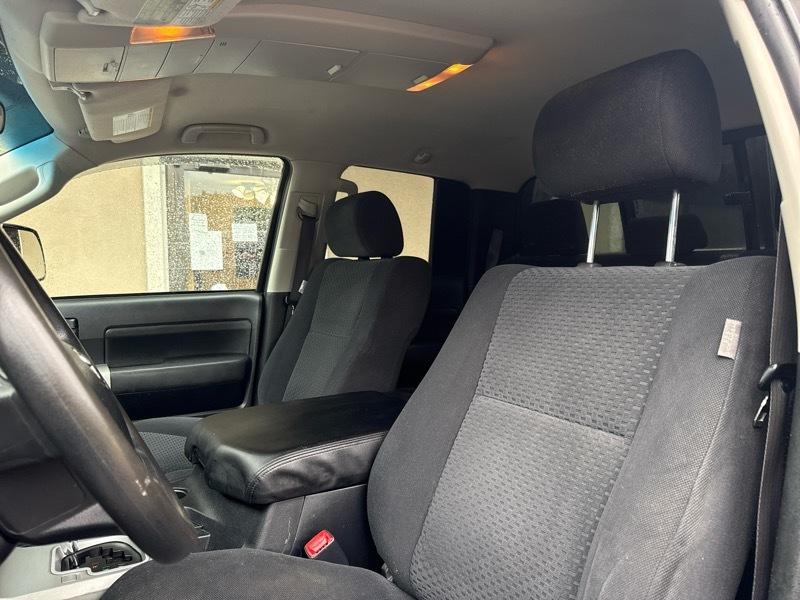 Toyota Tundra 4WD CrewMax 145.7" 5.7L SR5 (Natl) 2008