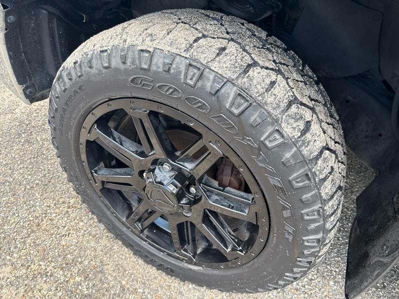 Toyota Tundra Limited 5.7L CrewMax 4WD 2012