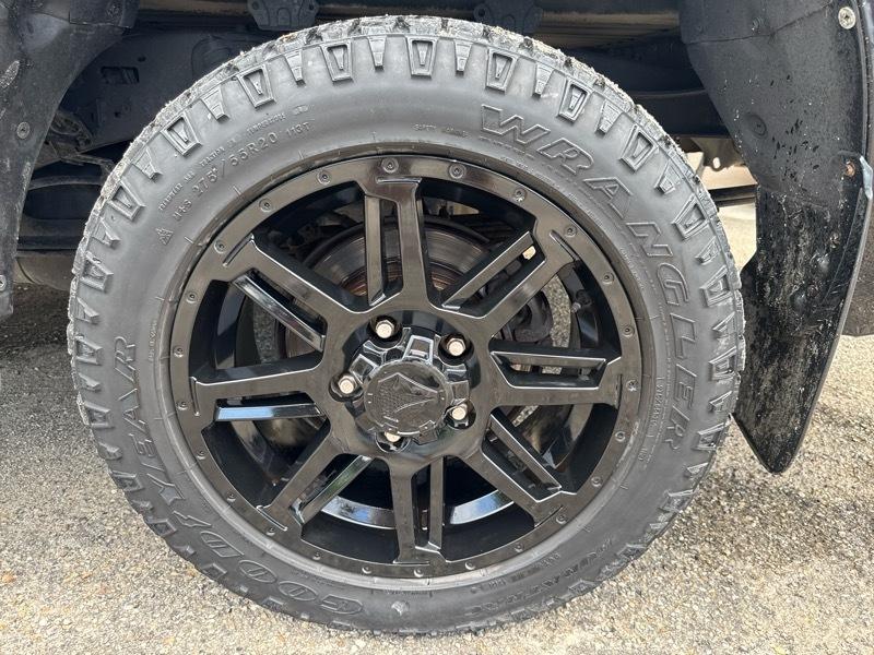 Toyota Tundra Limited 5.7L CrewMax 4WD 2012