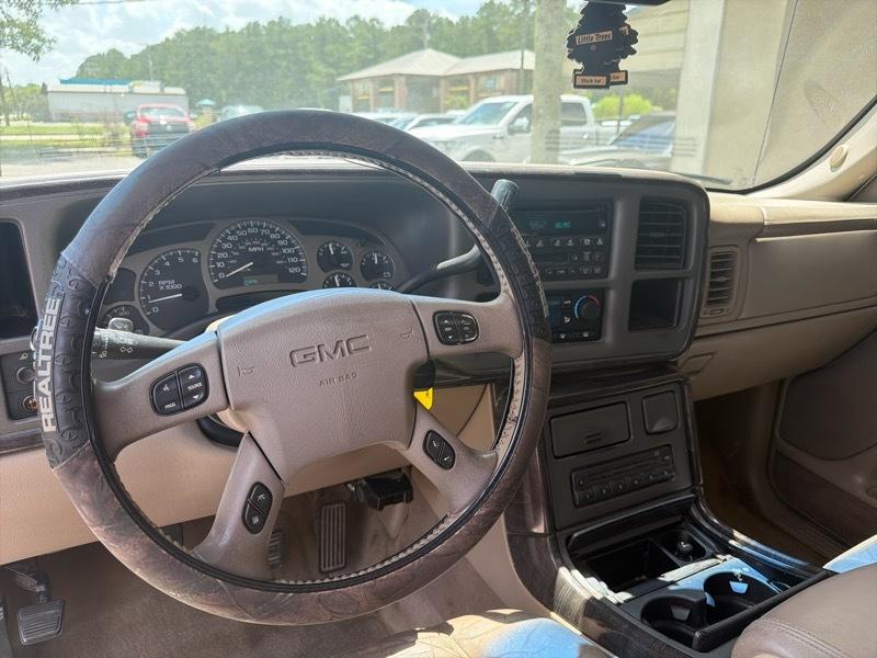 GMC Sierra 1500 Denali Crew Cab Short Bed 4WD 2005