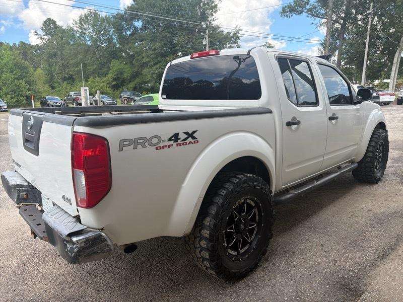 Nissan Frontier LE Crew Cab 4WD 2010