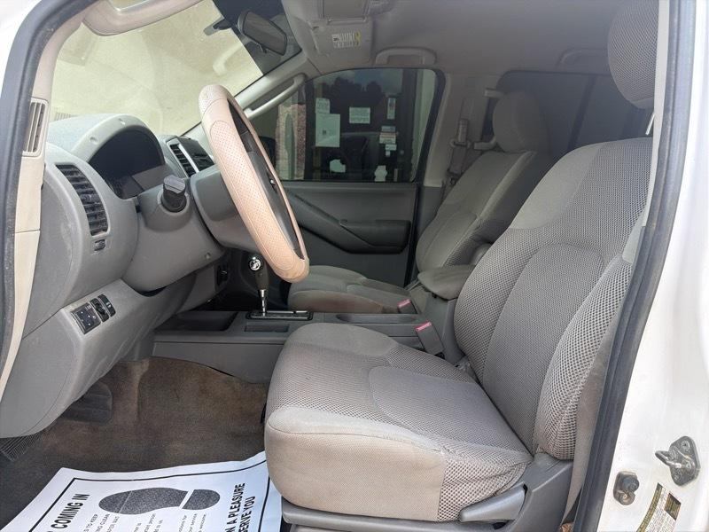 Nissan Frontier LE Crew Cab 4WD 2010