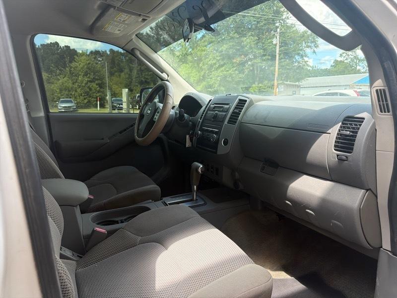 Nissan Frontier LE Crew Cab 4WD 2010