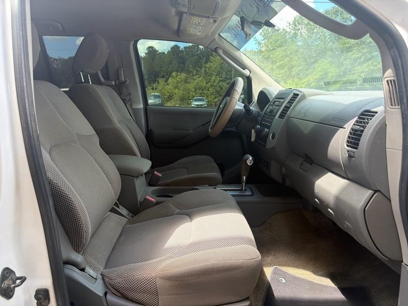 Nissan Frontier LE Crew Cab 4WD 2010