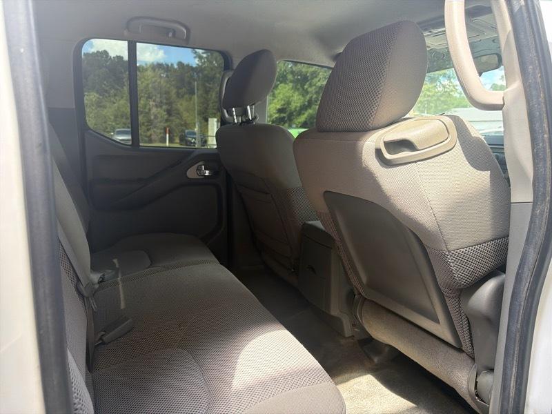 Nissan Frontier LE Crew Cab 4WD 2010