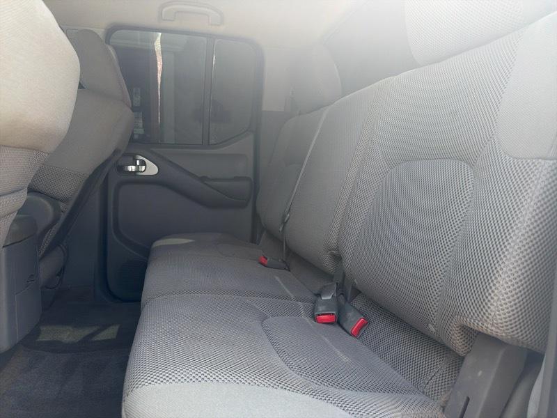Nissan Frontier LE Crew Cab 4WD 2010