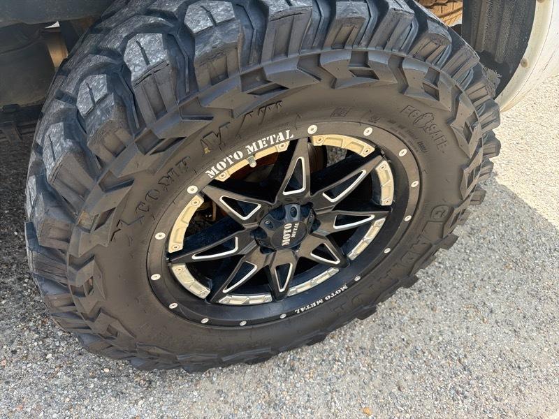 Nissan Frontier LE Crew Cab 4WD 2010