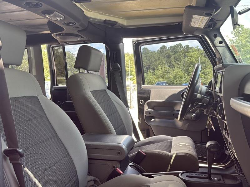 Jeep Wrangler Unlimited Sport RWD 2010