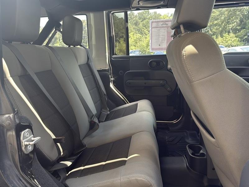 Jeep Wrangler Unlimited Sport RWD 2010
