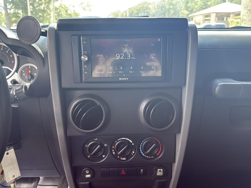 Jeep Wrangler Unlimited Sport RWD 2010