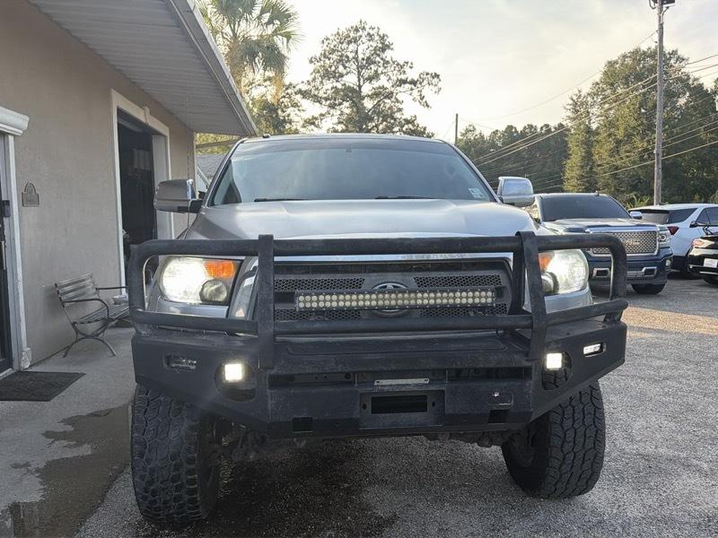 Toyota Tundra Base CrewMax 5.7L 4WD 2010