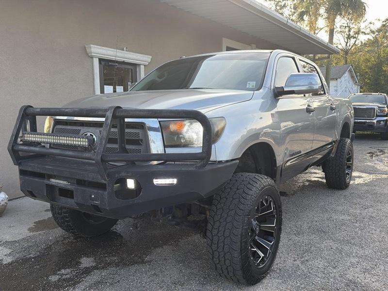 Toyota Tundra Base CrewMax 5.7L 4WD 2010