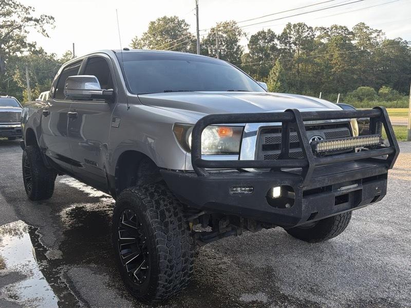 Toyota Tundra Base CrewMax 5.7L 4WD 2010