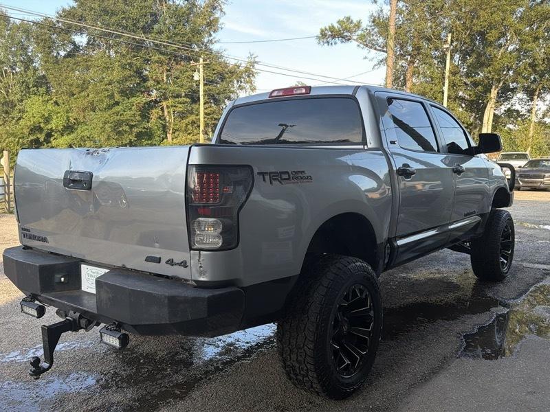 Toyota Tundra Base CrewMax 5.7L 4WD 2010