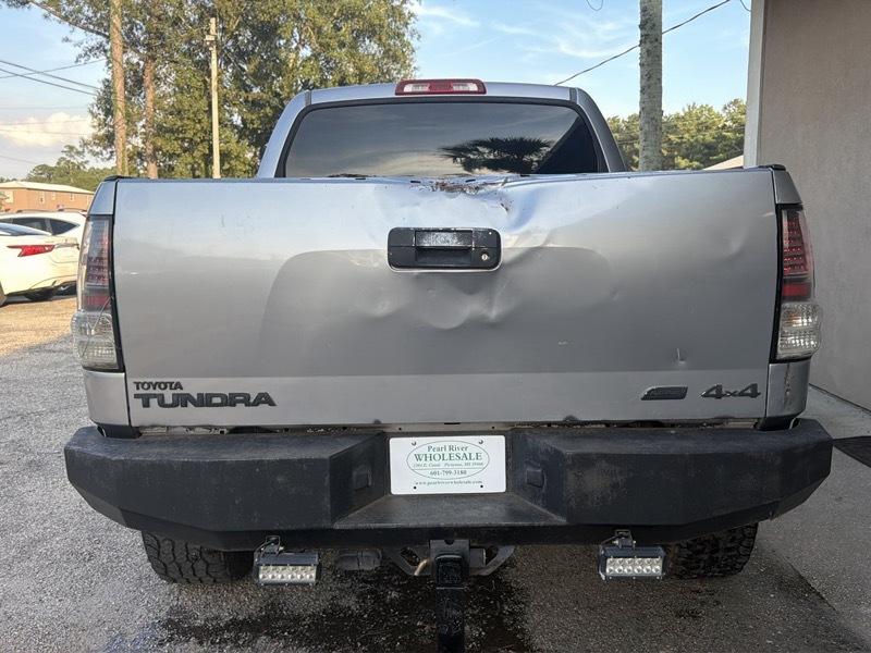 Toyota Tundra Base CrewMax 5.7L 4WD 2010