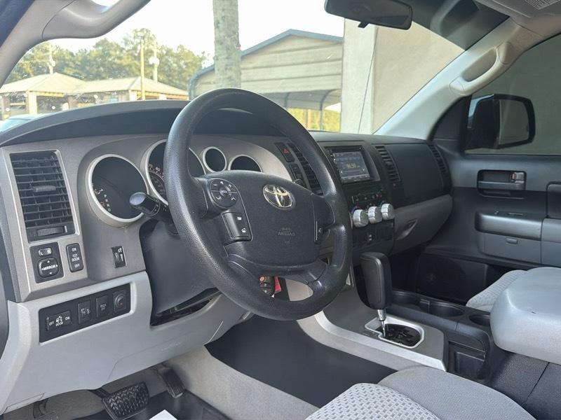 Toyota Tundra Base CrewMax 5.7L 4WD 2010