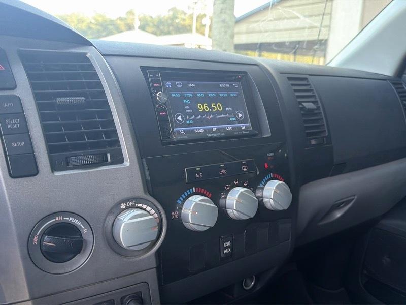 Toyota Tundra Base CrewMax 5.7L 4WD 2010