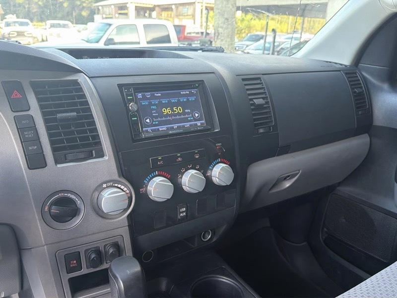 Toyota Tundra Base CrewMax 5.7L 4WD 2010