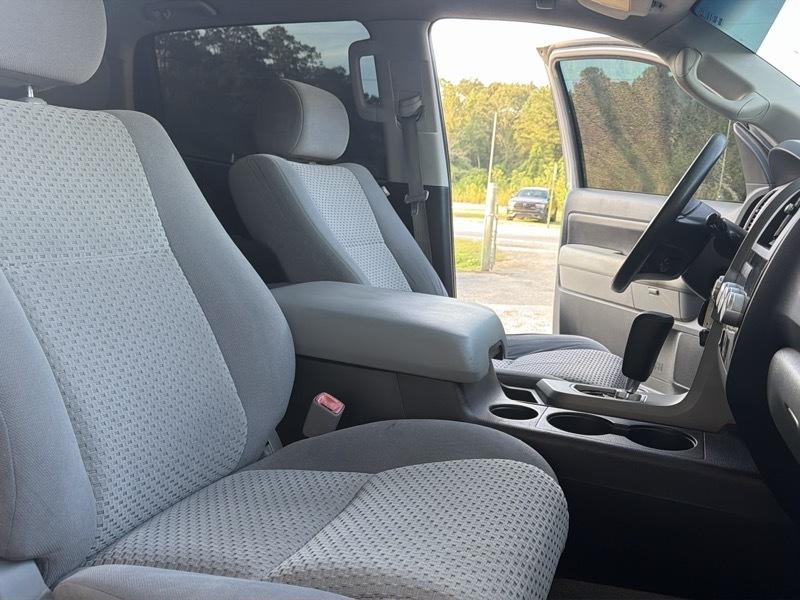 Toyota Tundra Base CrewMax 5.7L 4WD 2010