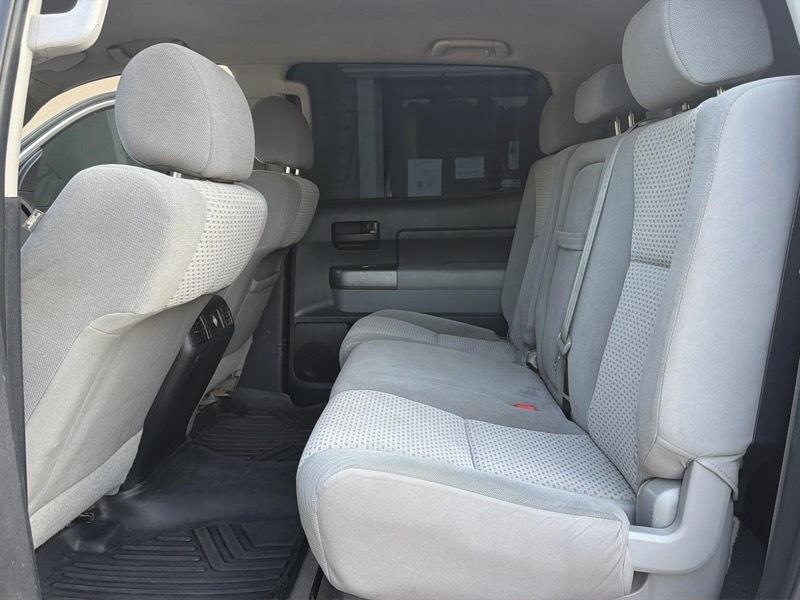Toyota Tundra Base CrewMax 5.7L 4WD 2010