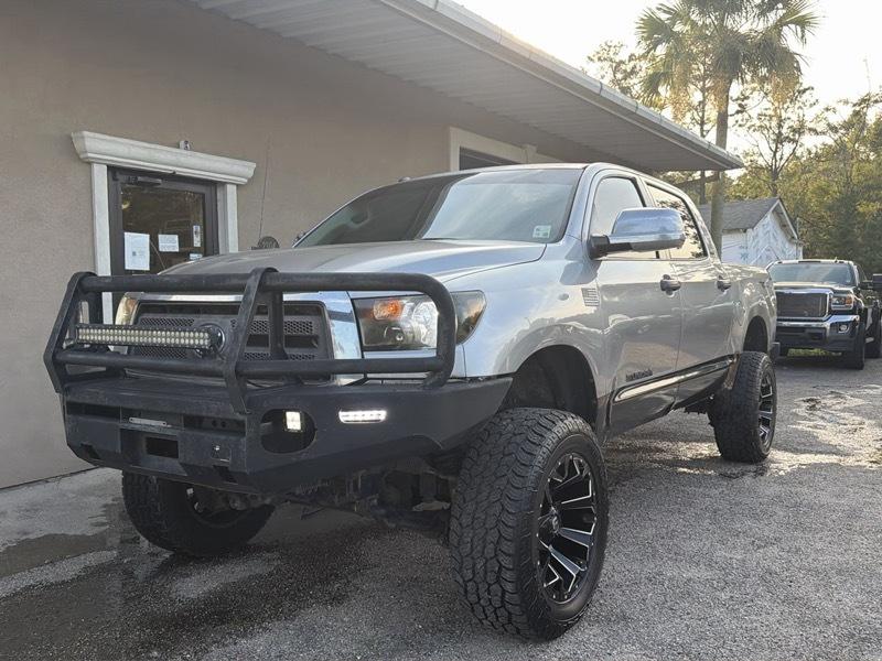 Toyota Tundra Base CrewMax 5.7L 4WD 2010
