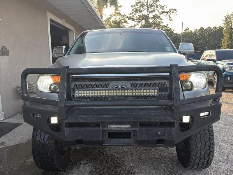 Toyota Tundra Base CrewMax 5.7L 4WD 2010