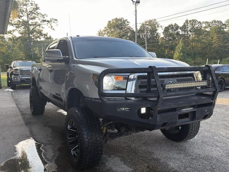 Toyota Tundra Base CrewMax 5.7L 4WD 2010