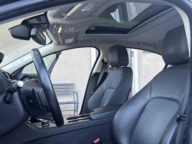 Jaguar XE 25t 2017