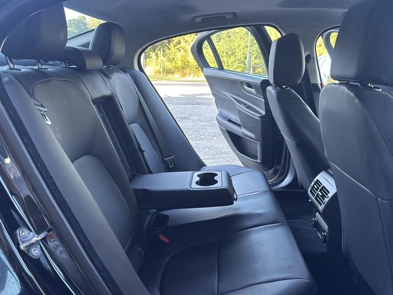 Jaguar XE 25t 2017