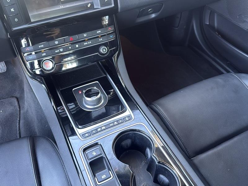 Jaguar XE 25t 2017