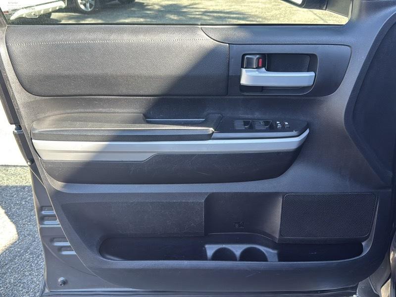 Toyota Tundra SR5 5.7L V8 FFV CrewMax 4WD 2016