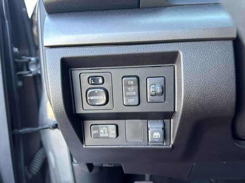 Toyota Tundra SR5 5.7L V8 FFV CrewMax 4WD 2016