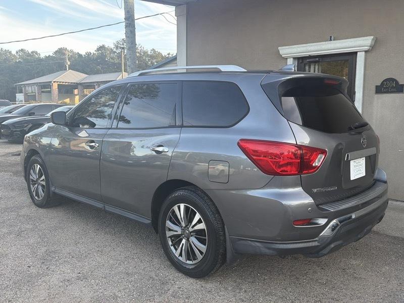 Nissan Pathfinder S 2020