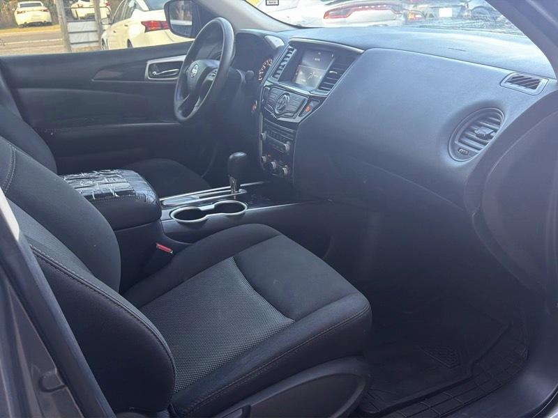 Nissan Pathfinder S 2020