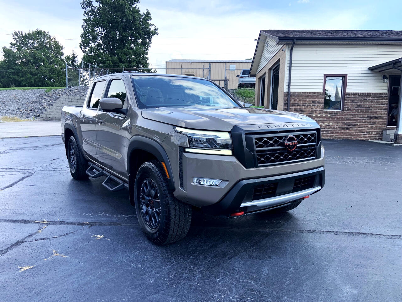 Nissan Frontier Crew Cab 4x4 PRO-4X Auto *Ltd Avail* 2023 Nissan Frontier Crew Cab 4x4 PRO-4X Auto *Ltd Avail* 2023