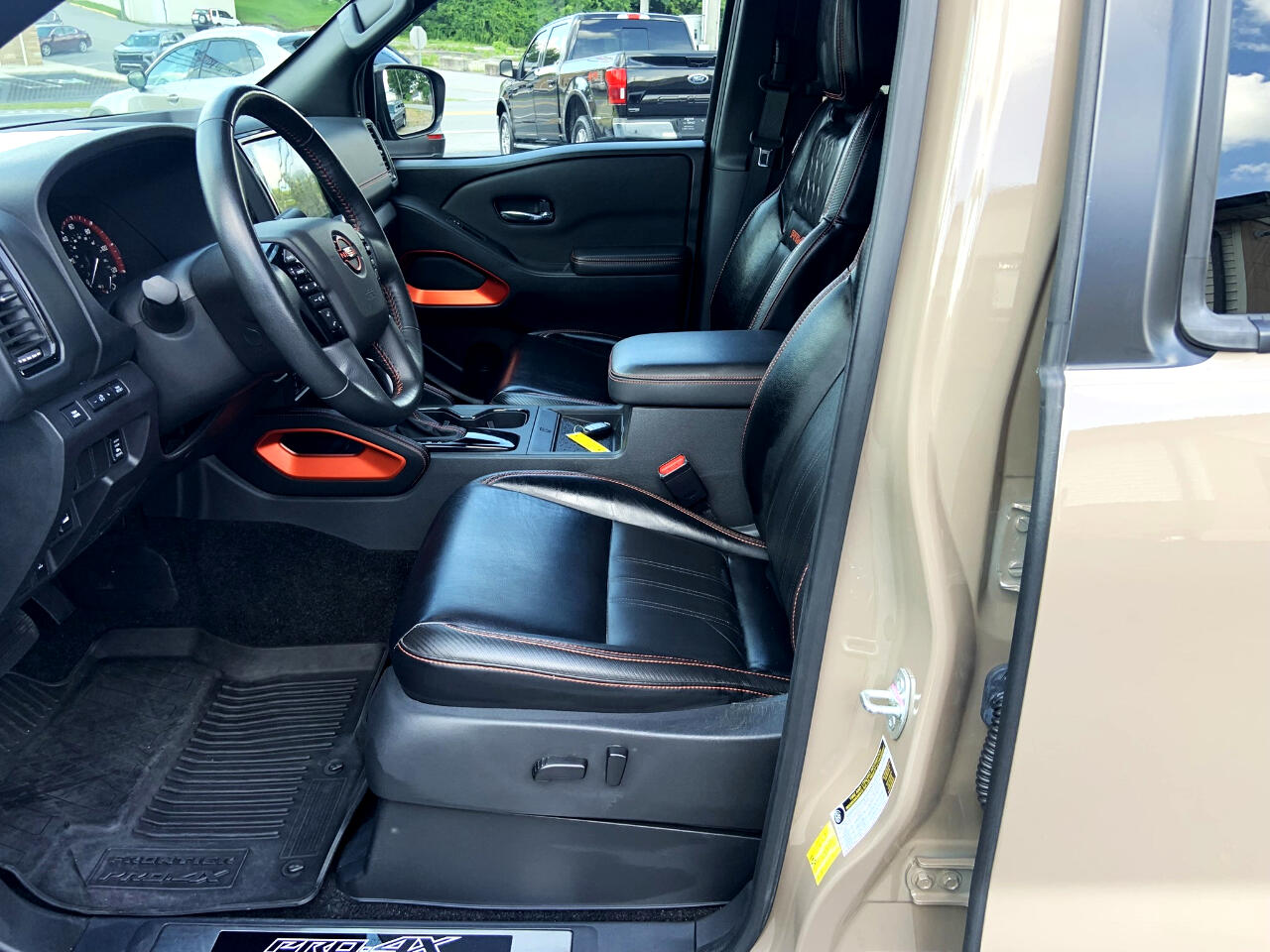 Nissan Frontier Crew Cab 4x4 PRO-4X Auto *Ltd Avail* 2023 Nissan Frontier Crew Cab 4x4 PRO-4X Auto *Ltd Avail* 2023