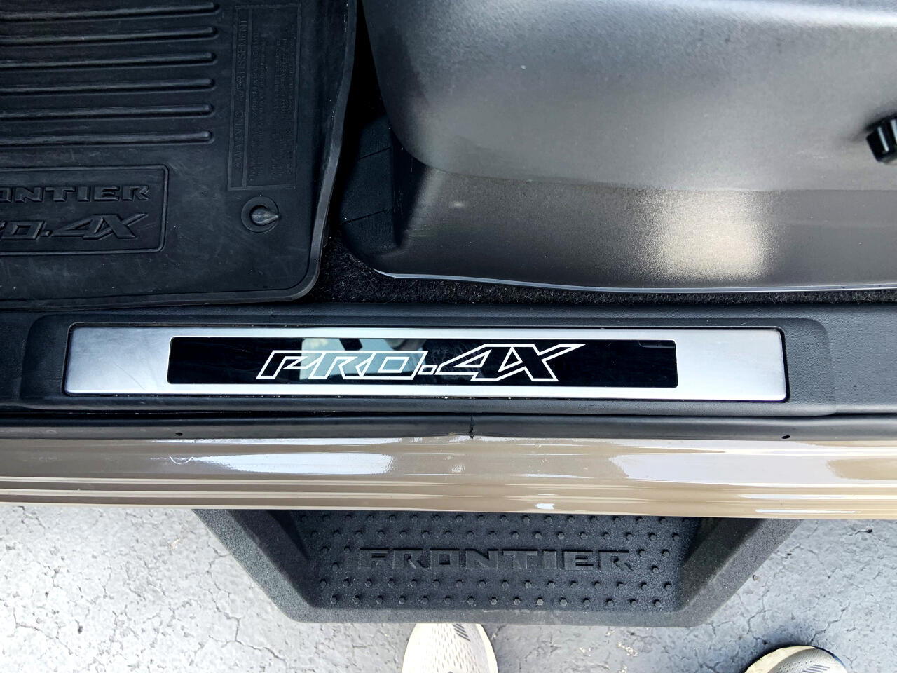 Nissan Frontier Crew Cab 4x4 PRO-4X Auto *Ltd Avail* 2023 Nissan Frontier Crew Cab 4x4 PRO-4X Auto *Ltd Avail* 2023