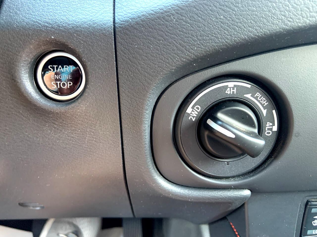 Nissan Frontier Crew Cab 4x4 PRO-4X Auto *Ltd Avail* 2023 Nissan Frontier Crew Cab 4x4 PRO-4X Auto *Ltd Avail* 2023