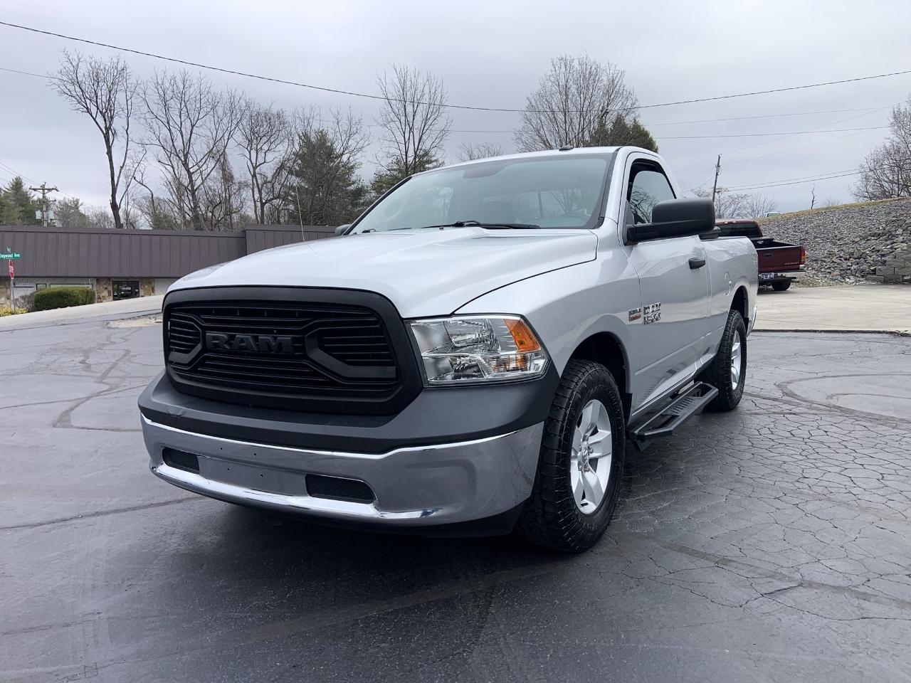 RAM 1500 Tradesman 4x2 Regular Cab 6'4" Box 2017