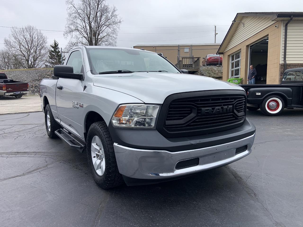 RAM 1500 Tradesman 4x2 Regular Cab 6'4" Box 2017