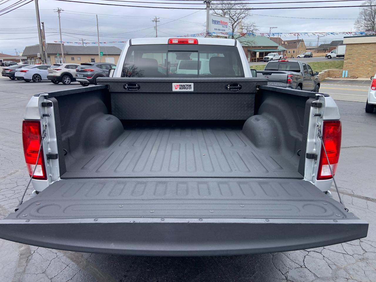 RAM 1500 Tradesman 4x2 Regular Cab 6'4" Box 2017