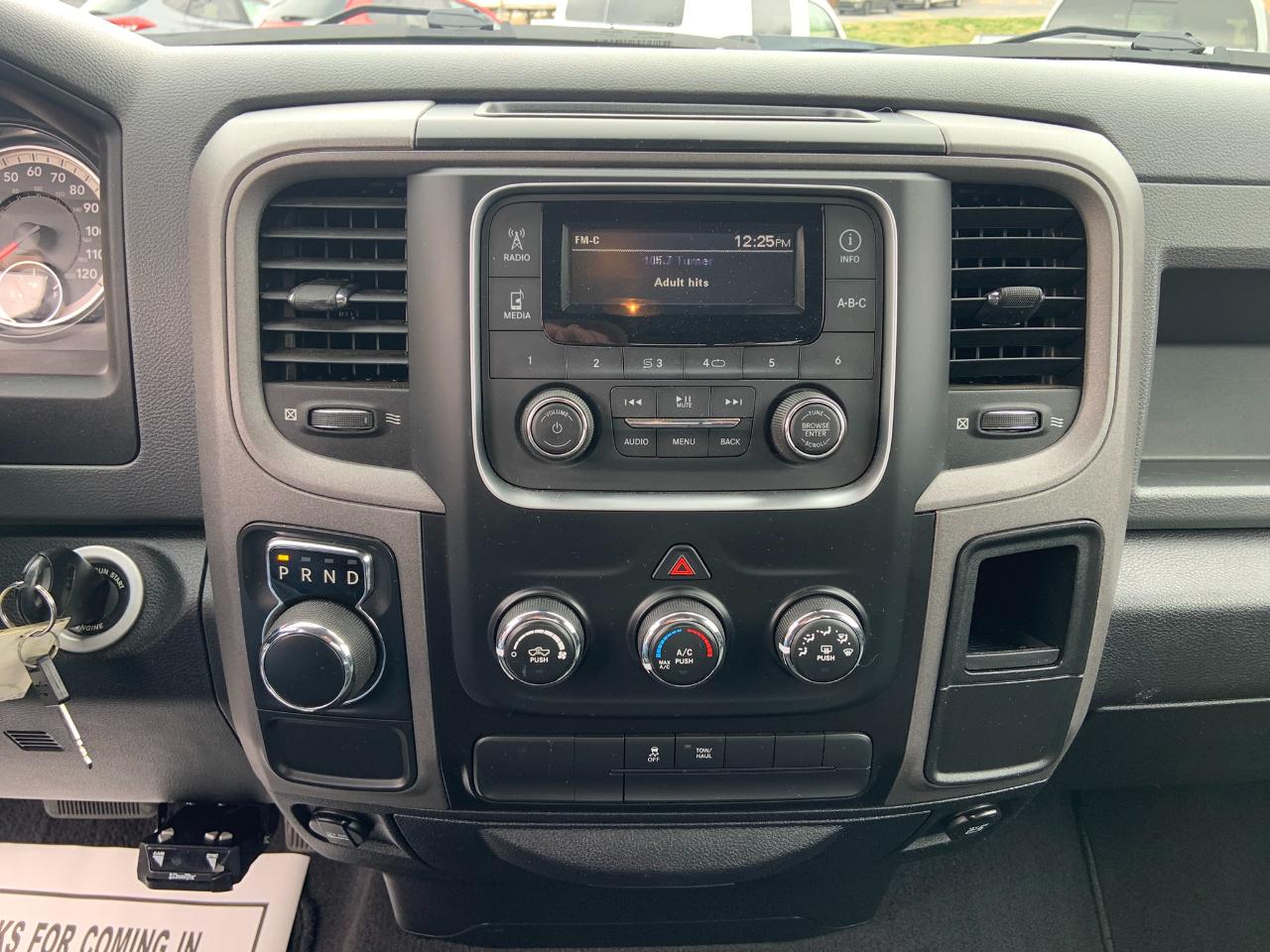 RAM 1500 Tradesman 4x2 Regular Cab 6'4" Box 2017